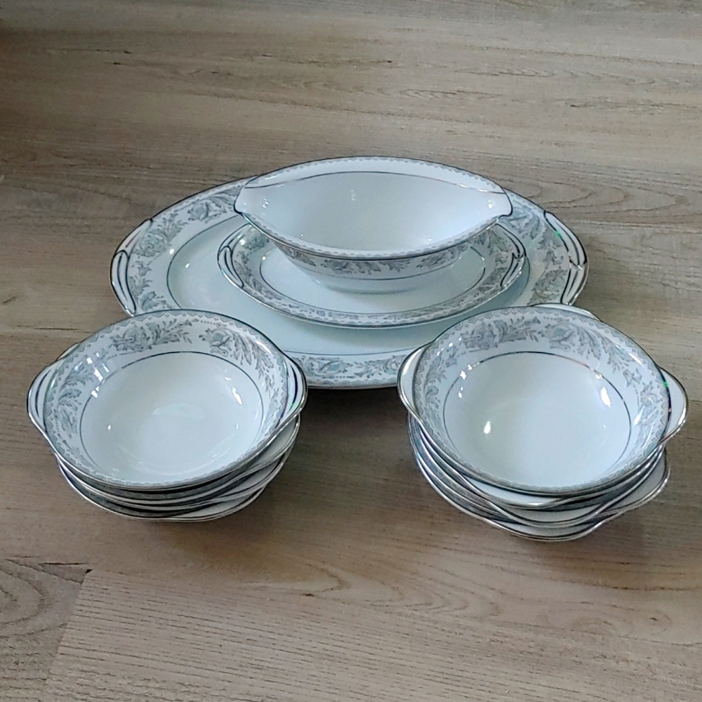 Noritake 11 PCE dish set
